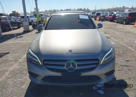 2019 Mercedes-Benz C 300 z USA, uszkodzony, nr VIN 55SWF8DB0KU283019